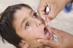Comme pour la variole, officiellement éradiquée de la planète, l’OMS espère se débarrasser de la polio à l’aide de vastes campagnes de vaccination. L’agence onusienne touche presque au but, même si quelques foyers résistent encore. L’Inde n’en fait plus partie. Il y avait pourtant 38.000 cas il y a 30 ans. © Unicef Sverige, Fotopédia, cc by 2.0