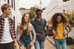 Le nombre d’adolescents ayant eu des rapports sexuels au collège a diminué de moitié depuis 2010. © Jacob Lund, Adobe Stock