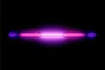 L'argon est un gaz rare incolore. Il prend cependant une lueur violette lorsqu'il est placé dans une lampe à décharge et traversé par un courant électrique. © Alchemist-hp, Wikimedia Commons, CC by-nc-nd 3.0
