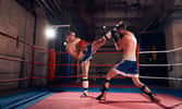 La boxe thaï se pratique aujourd'hui en intérieur. © anatoliy_gleb, Adobe Stock