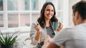 Prendre une tasse de café chaque matin vous aide à commencer la journée du bon pied ? Sachez qu’inconsciemment, vous activez aussi un mécanisme cellulaire qui pourrait ralentir le vieillissement. © Stefan, Adobe Stock