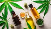 Le CBD, molécule issue du cannabis et prisée en phytothérapie, se consomme sous forme d’huile, de gouttes ou encore de cosmétique. © mohsin, Adobe Stock