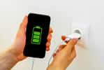 Chargeurs laissés branchés : la vérité inattendue d’un spécialiste ! © bymuratdeniz, iStock