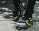 Les Moonwalkers s’attachent à toutes les chaussures et accélèrent la marche grâce à des moteurs de 300 watts. © Shift Robotics