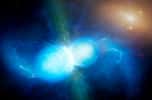 Sur cette vue d’artiste figurent deux étoiles à neutrons de faible dimension mais de densité très élevée sur le point de fusionner et d’exploser en kilonova. Cet événement particulièrement rare devrait se traduire par l’émission d’ondes gravitationnelles et de sursauts gamma courts. L’une et l’autre émissions ont été effectivement observées le 17 août 2017 par Ligo-Virgo et Fermi-Integral respectivement. Diverses observations détaillées menées au moyen des télescopes de l’ESO ont confirmé la nature de cet objet – une kilonova – situé au sein de la galaxie NGC 4993 à quelque 130 millions d’années-lumière de la Terre. Ce type d’objet constitue la principale source d’éléments chimiques lourds, tels l’or et le platine, dans l’Univers. © University of Warwick/Mark Garlick