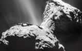 Le noyau de la comète 67P/Churyumov-Gerasimenko photographiée par la sonde Rosetta. © ESA