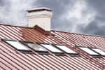 Normes de distance entre cheminée et fenêtre de toit © Mr Twister, AdobeStock