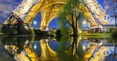 Sublime effet de symétrie Tour Eiffel. © Loïc Lagarde, Flickr, CC by-nc&nbsp;2.0