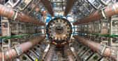 En novembre 2005, le détecteur Atlas était encore en cours de construction. On voit sur cette image les 8 aimants de forme toroïdale qui vont enserrer le calorimètre hadronique servant à mesurer l’énergie des particules produites par les collisions de protons. © 2005 CERN