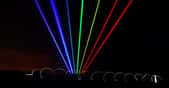 Un laser ultra-bref produit un faisceau lumineux associé à une onde électromagnétique déterminée dans le temps, contrairement à un&nbsp;laser continu.&nbsp;© Amii &amp; David, Flickr, CC by-nc 2.0