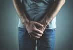 Une des principales complications de la vasectomie est une douleur chronique du scrotum, même si elle reste peu fréquente. © Andranik123, Adobe Stock