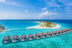 Partir aux Maldives pour ses eaux turquoises et ses paysages paradisiaques. ©icemanphotos, Adobe.