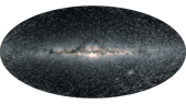 Cette image est extraite de la vidéo principale de l'article de Futura présentant initialement les positions actuelles dans le ciel pour 40.000 étoiles à moins de 100 parsecs (326 années-lumière) du Soleil vues par Gaia. Les points indiquent également la luminosité des étoiles. Les images suivantes montrent des traînées qui indiquent comment les étoiles changent de position sur le ciel à des intervalles de temps de 80.000 ans dans le futur pendant 1,6 million d'années. L'animation montre en fait les traînées d'étoiles seulement sur 400.000 ans dans le futur. © ESA/Gaia/DPAC, CC by-sa 3.0 IGO