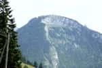 La pointe d'Autigny, vue d'Abondance (Haute-Savoie), dans la vallée de la Durance. Un éboulement a découvert l'anticlinal. © Jean-Luc Goudet/Futura-Sciences