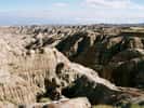 Le parc national des Badlands (Badlands National Park) est un parc naturel national qui regorge d'étonnantes buttes érodées, auxquelles il doit son nom. Situé au sud-ouest de l'État du Dakota du Sud, au nord des Grandes Plaines (États-Unis), ce parc dispose de nombreux fossiles de l'ère oligocène (23 à 35 millions d'années avant notre ère). © Colin Faulkingham, Wikimedia Commons, DP