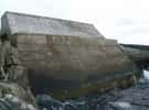 Ce bloc de béton sur le littoral est une centrale houlomotrice de 500 kW connectée au réseau électrique britannique. © Claire Pegrum, Geograph, cc by sa 2.0