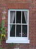 La fenêtre oscillobattante possède deux systèmes d'ouverture : une ouverture à la française et une ouverture à bascule. © Saintwithin, Domaine Public, Wikimedia Commons