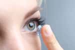 Les lentilles de contact sont essentiellement considérées comme un dispositif médical. © Africa Studio, Adobe Stock