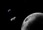 Vue d'artiste du quasi-satellite terrestre Kamoʻoalewa près du système Terre-Lune. À l'aide du grand télescope binoculaire, les astronomes ont montré qu'il pourrait s'agir d'un fragment perdu de la Lune.&nbsp;© Addy Graham, University of Arizona