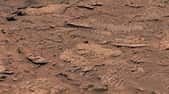 Il y a des milliards d'années, les vagues à la surface d'un lac peu profond ont agité les sédiments de son fond. Au fil du temps, les sédiments se sont formés en roches avec des textures ondulées qui sont la preuve la plus claire des vagues et de l'eau que le rover Curiosity Mars de la Nasa ait jamais trouvée. © Nasa/JPL-Caltech