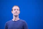 Mark Zuckerberg, conférence F8 en 2018. © Wikimedia CommonsLa première version de Facebook a été lancée en 2004. © filins, Adobe Stock (image en fond)