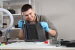 Ecodair est une entreprise solidaire d’utilité sociale qui reconditionne en moyenne 60 000 ordinateurs par an. © Pixel-Shot, Adobe Stock