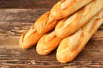 La baguette de pain blanc est un aliment avec un index glycémique (IG) élevé. © fototheobald, Fotolia
