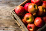 L’automne est la saison à laquelle on récolte les pommes. © lblinova, Fotolia