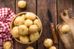 La pomme de terre est un féculent ; ses tubercules servent à fabriquer de la fécule de pomme de terre, riche en amidon. © Sea Wave, Fotolia