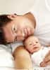 Le congé paternité donne droit à 11 jours consécutifs, à prendre dans les 4 mois suivant la naissance du bébé. © Photobac, Shutterstock