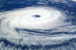 Catarina, le premier cyclone observé en Atlantique sud (2004), fut un phénomène climatique extrême. © Nasa/Earth Observations Laboratory, retouchée par Tomf688, DP