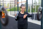 L’utilisation d’une montre connectée facilite la reprise du sport et l’adhésion à un programme d’activité physique. © Andrii Zastrozhnov, Adobe Stock