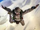 Parachutisme : la chute libre peut atteindre une vitesse de 200km/h