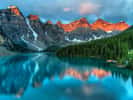Lac Moraine turquoise dans le Parc national de Banff Canada