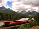 Train Canadian Pacific dans les  Rockies Mountains