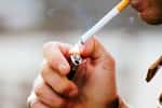 La nicotine représente un danger car elle est responsable de la dépendance à la cigarette. © simone mescolini, Shutterstock