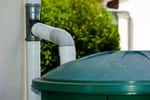 Opter pour un récupérateur d'eau de pluie vous permettra de faire des économies © GoodPics, Adobe Stock