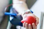 Pour la première fois, des globules rouges cultivés en laboratoire sont donnés à deux personnes volontaires dans le cadre d'un essai de transfusion sanguine. © Aidman, Fotolia