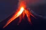 Les volcans sont liés à des processus différents en fonction du contexte tectonique. Ici le volcan Tungurahua, en Équateur. © Fotos 593, Adobe Stock