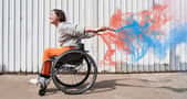 Le fauteuil roulant est une étape aujourd'hui inévitable pour les patients atteints de la maladie de Charcot. © Yakobchuk Olena, Adobe Stock