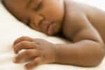 Contre le syndrome de mort subite du nourrisson, la principale recommandation est de ne pas coucher le bébé sur le ventre. © Phovoir