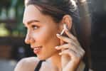 AirPods, Sony, Huawei : Top 5 des écouteurs sans fil à choisir en 2022. (Source : Shutterstock)