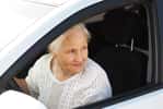 Une nouvelle étude américaine montre que les personnes âgées qui continuent à prendre le volant sont en meilleure santé. © Nika Art, shutterstock.com