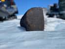 La météorite de 7,6 kg retrouvée en Antarctique. © Maria Valdes