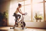 Le vélo d'appartement pliable HOME FITNESS CODE subit une chute de prix spectaculaire sur Cdiscount © AspctStyle, Adobe Stock