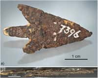 Une flèche de l'âge de bronze extraterrestre ? C'est possible, grâce à l'utilisation de roches issues de météorites. © Beda A. Hofmann et al.