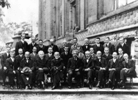Photographie prise à la conférence de Solvay, réunissant entre autres les pères de la physique quantique © Domaine public