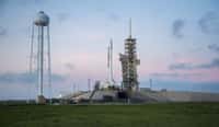 Un lanceur Falcon 9 sur son pas de tir du Centre spatial Kennedy de la Nasa. @ SpaceX