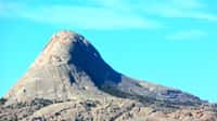 Les supervolcans sont-ils une nouvelle source de lithium ? Ici, le dôme Lankin, au Wyoming (à l'ouest des États-Unis). Ce massif de granite a cristallisé il y a environ 2,62 milliards d’années et fait partie d'un « batholite ». Bien que l'hypothèse soit controversée, les batholites pourraient être des restes de chambres magmatiques de supervolcans. © Andrew Carson