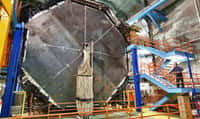 Main Injector Neutrino Oscillation Search (Minos) est une expérience conduite aux États-Unis avec des faisceaux de neutrinos produits non loin de Chicago, au Fermilab. Ces faisceaux sont envoyés à travers le sol en direction du détecteur photographié ici, installé dans une mine à 735 kilomètres de distance. L’expérience permet d’explorer la physique des oscillations de neutrinos. © Reidar Hahn, Fermilab 